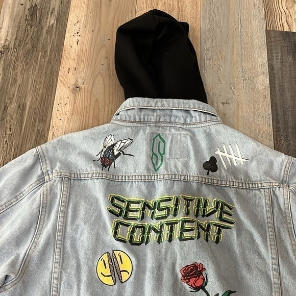 jacket Rue 21 Large Graffiti graphic embellished jean Jacket with hood size L - Picture 10 of 11